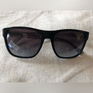 Chic Black Designer Sunglasses